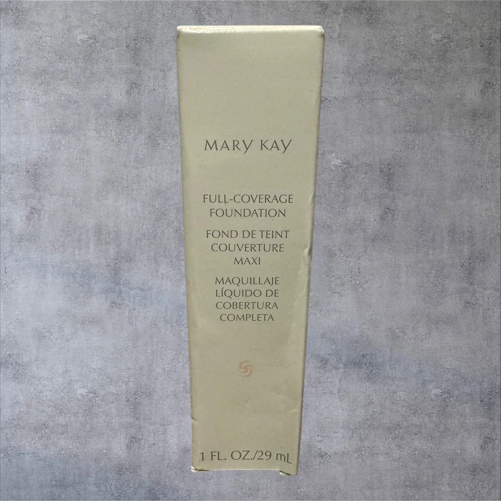 Mary Kay Full Coverage Foundation Ivory 204 366700 1oz New Disc. - Pink Cap